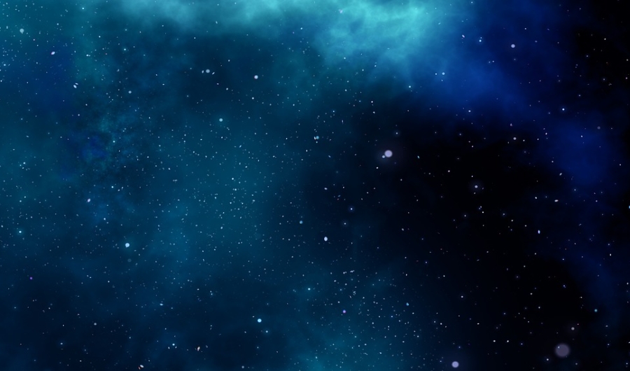 Estrellas en una nube azul en el espacio.