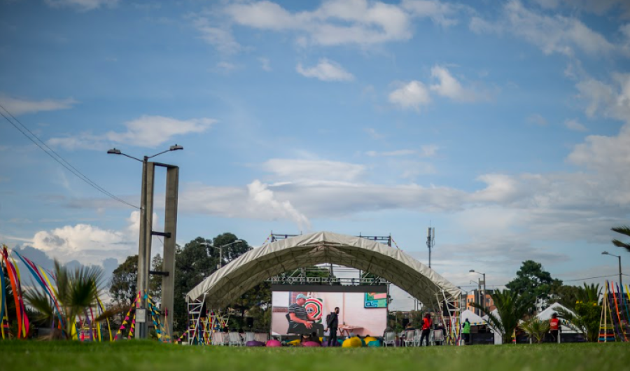 Pantalla de cine al aire libre