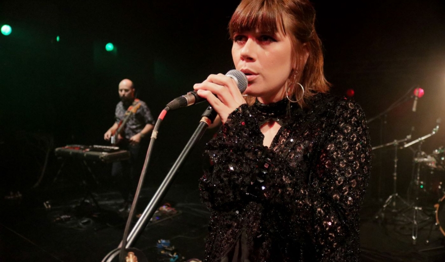 La cantante Luciana Tagliapietra en el escenario