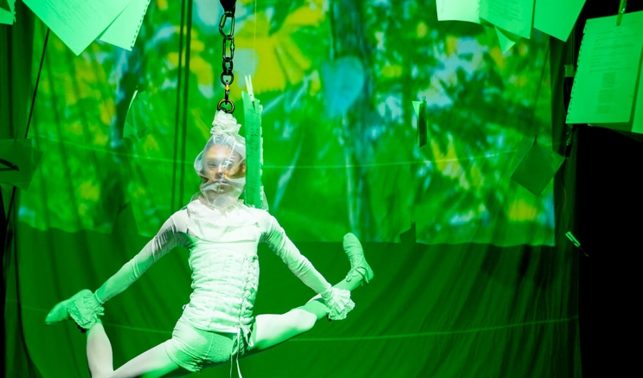 Obra de circo Estaciones y cadáveres