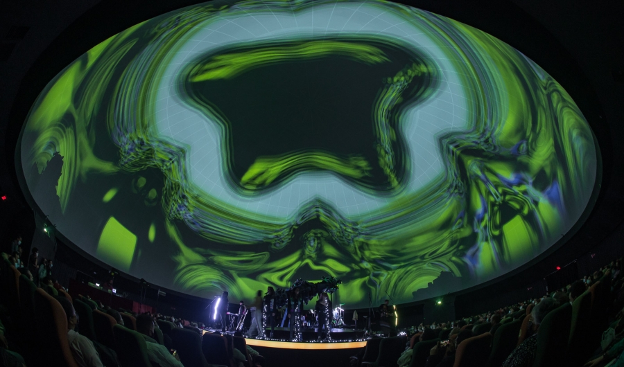 Proyección de Queen en el domo del Planetario.