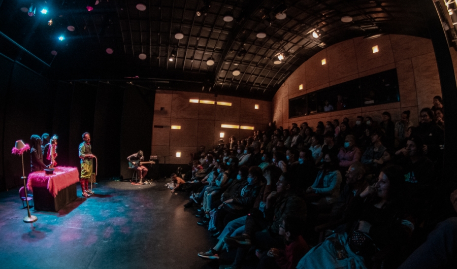 auditorio lleno obra de arte dramtico