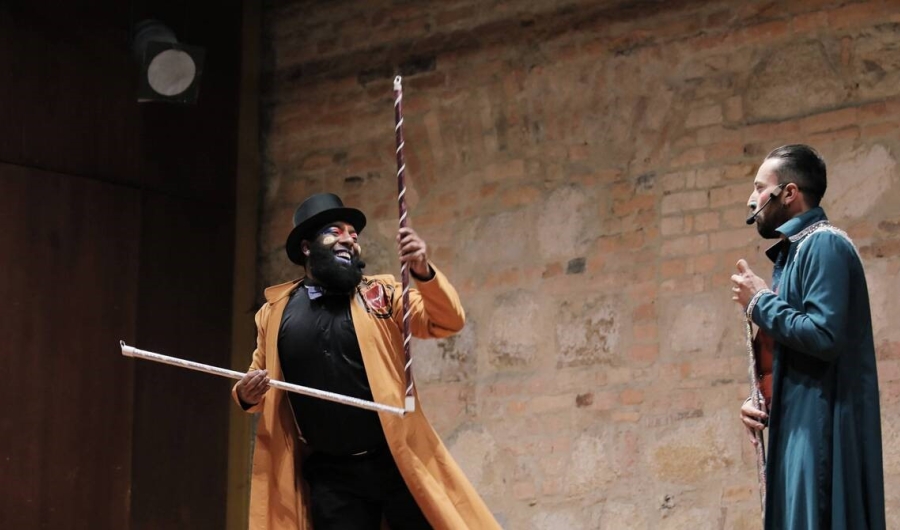 artistas de Kivy Karavan Cirkus en escena