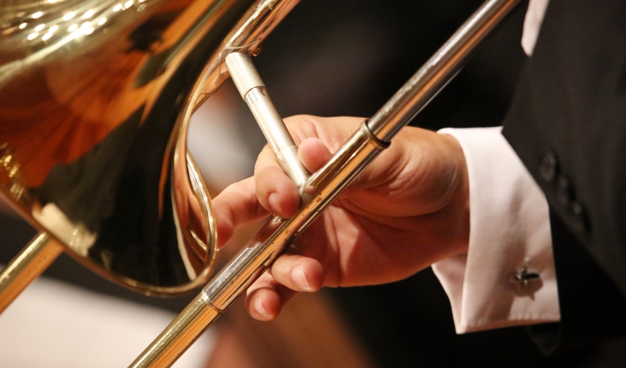 Músico con trombón