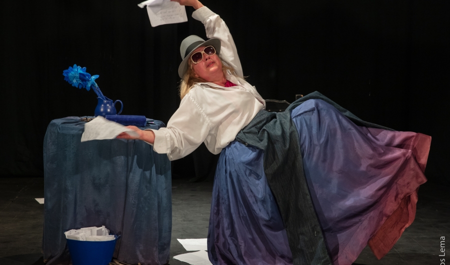 Actriz en escena