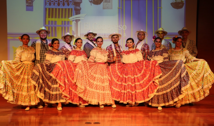 Grupo de bailarines