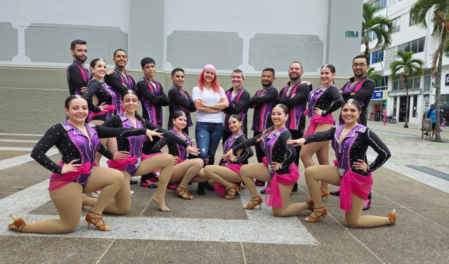 Mónica Velásquez y su grupo