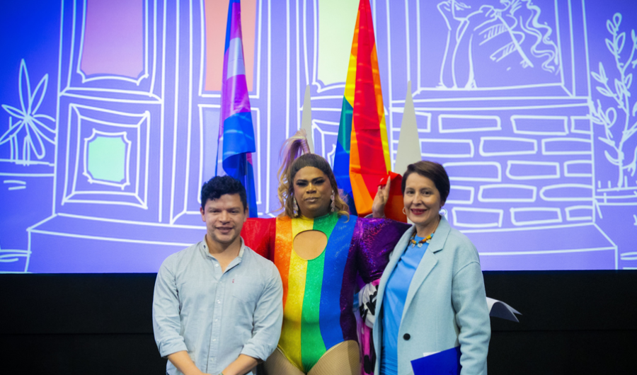 Izada de bandera LGBTI
