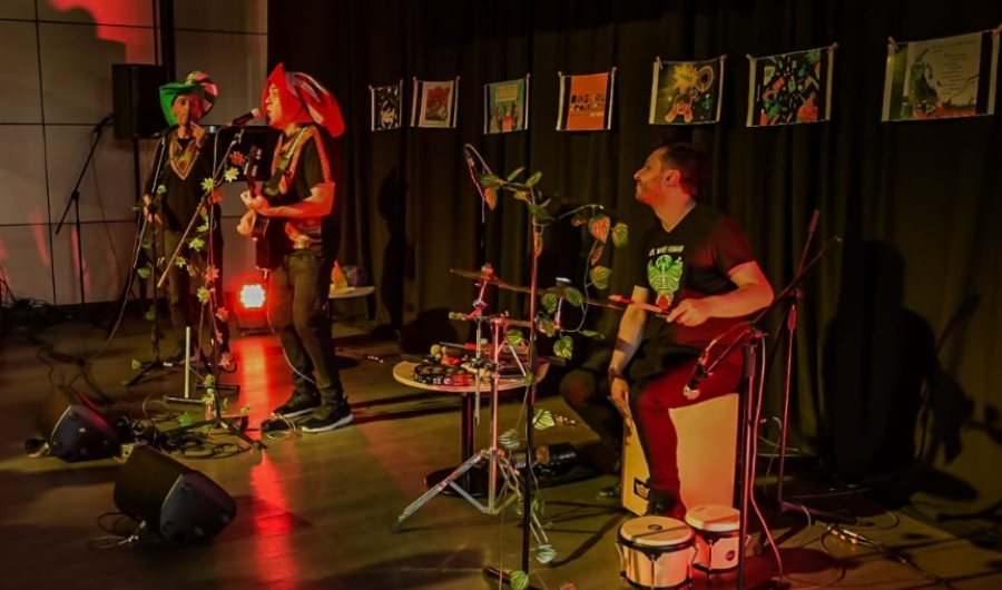 Artistas de teatro y música 