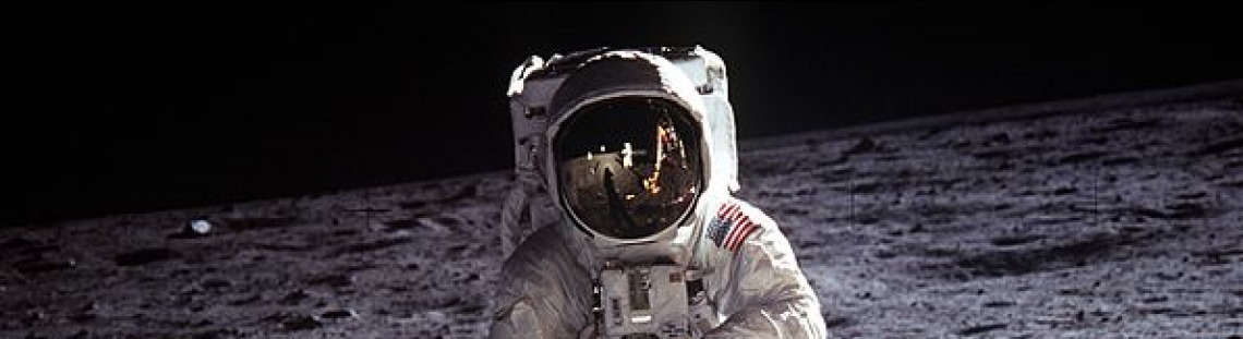 Foto NASA de astronauta en la Luna - Wikimedia Commons