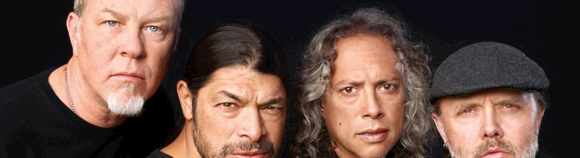Integrantes de Metallica en fondo negro. 