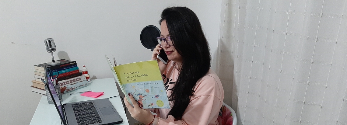 Alexandra Lozada, narradora de Cuéntame al oído 