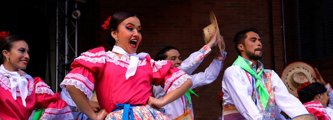 Grupo de baile folclórico