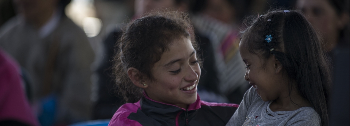 Abrazo y sonrisa
