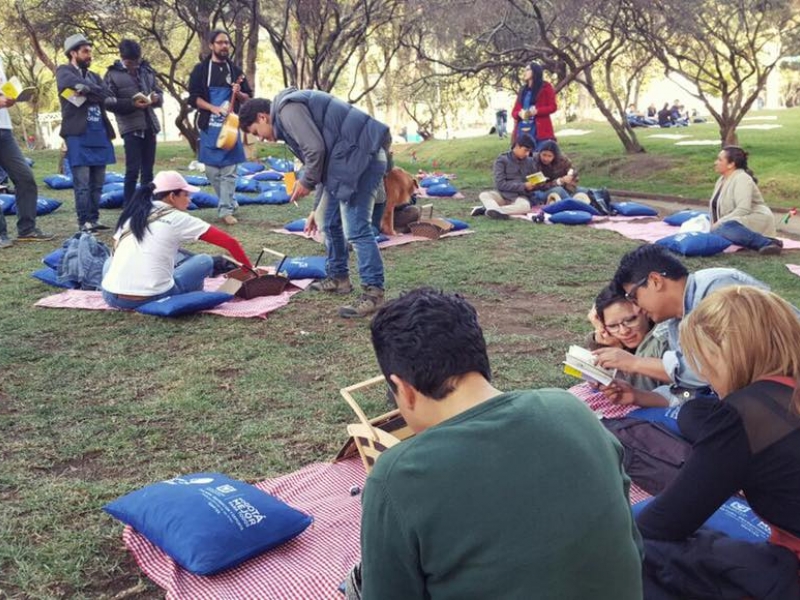 Actividades de promoción de lectura con Libro al Viento en el jardín Botánico Nocturno