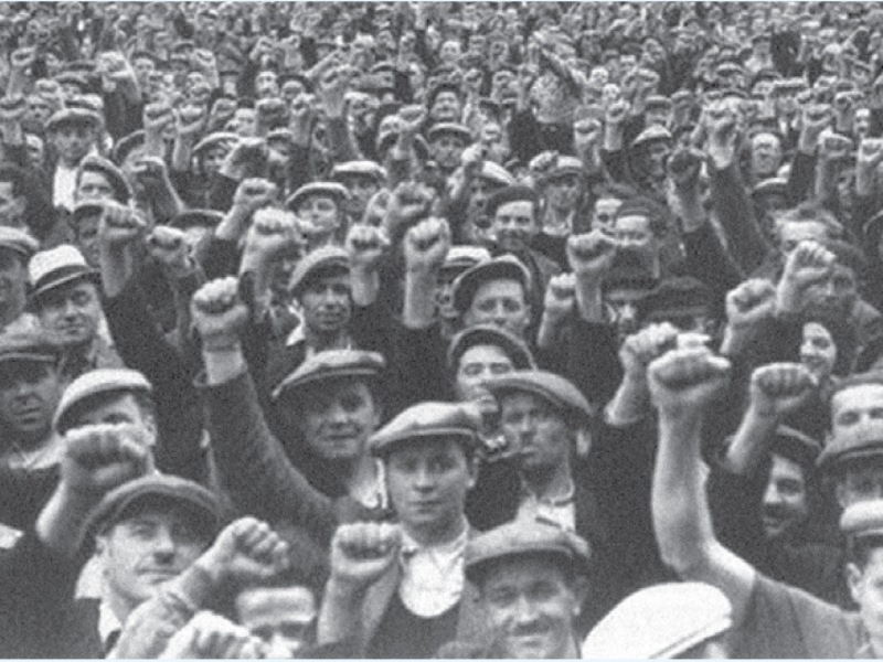 Imagen de un grupo de personas en blanco y negro