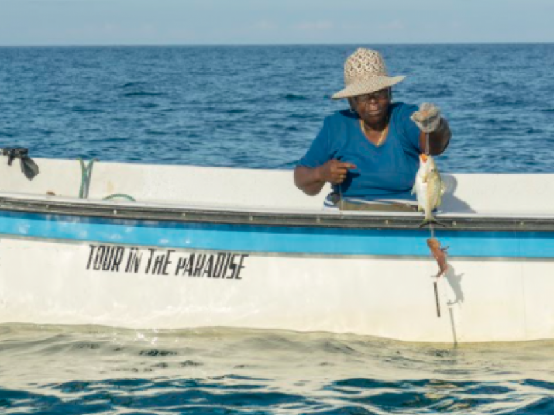 Mujer pescando