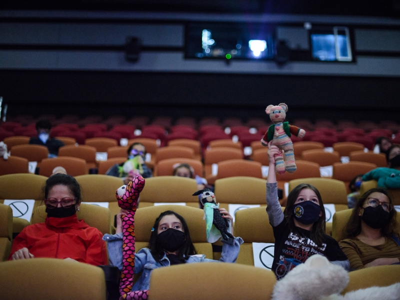 niñosen sala de cine 