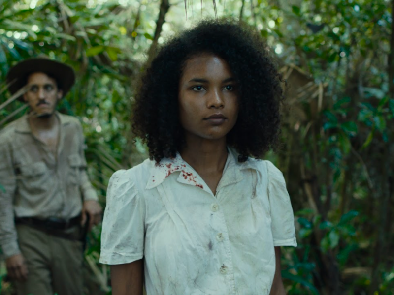 Mujer y hombre en la selva