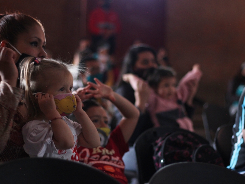 Madre e hija participando de actividad del Programa Nidos