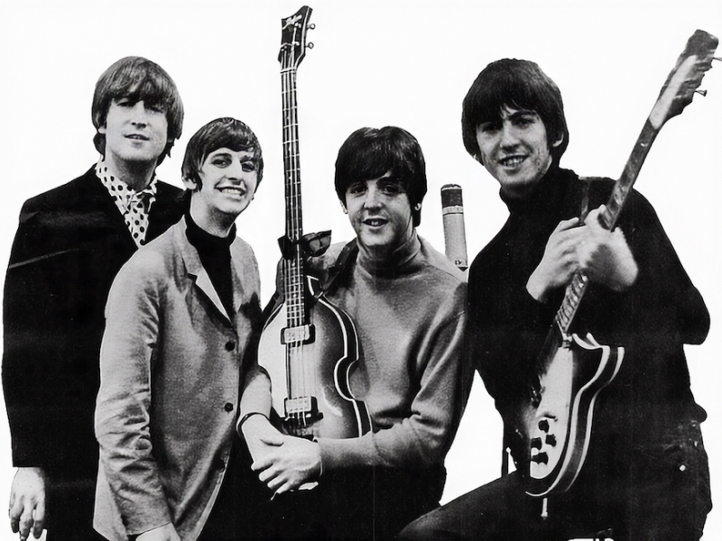 Imagen en blanco y negro de los cuatro integrantes de The Beatles. 