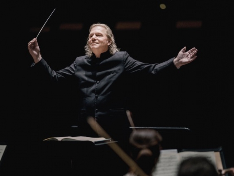 El director de orquesta Conrad van Alphen