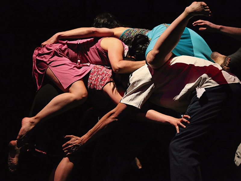 personas entrelazadas