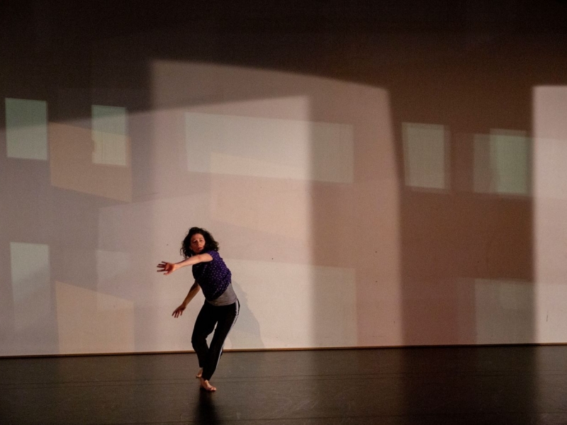 Margarita Roa Vargas, bailando en el escenario