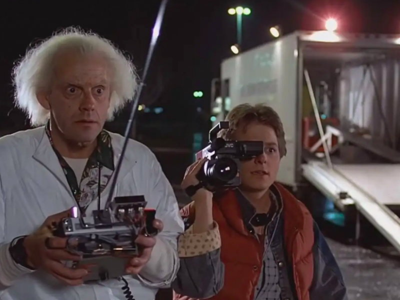 Universal Pictures Christopher Lloyd y Michael J. Fox en Regreso al Futuro