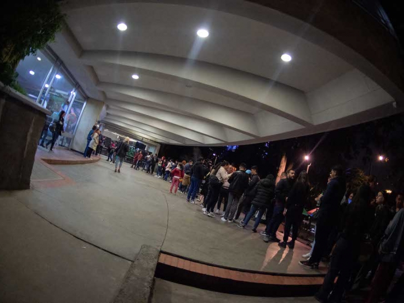 Fila de Planetario nocturno en el Planetario