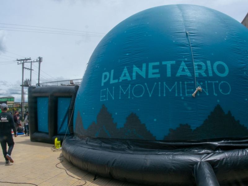 Planetario móvil en El Ensueño