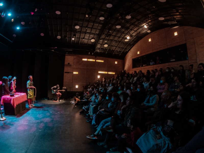 auditorio lleno obra de arte dramtico