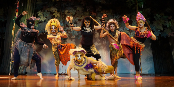 Actores representandi escena de Simba, el príncipe león