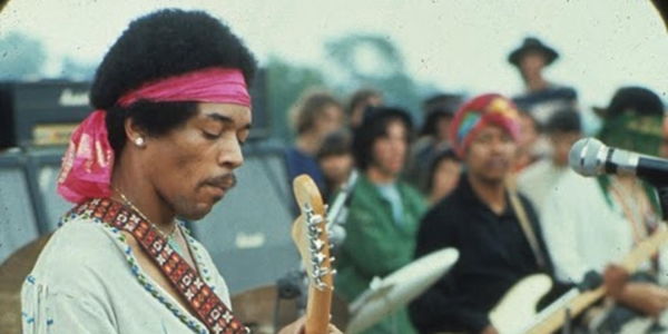 Woodstock - personas participando en el concierto