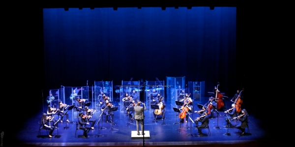 Imagen de Músicos de la orquesta juvenile de la OFB en el escenario
