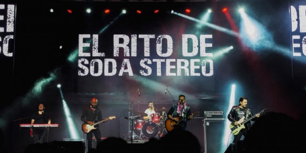 Artistas de El Rito de Soda Stereo en escena 