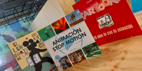 Libros sobre animación en una mesa