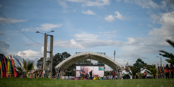 Proyección de cine en un parque 