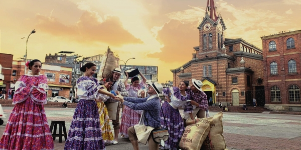 Bailarines de la agrupación Jera Danza