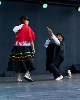 Presentaciones de grupos de danza participantes de el programa Es Cultura Local en el marco del XV Festival de Danza en la Ciudad en la localidad de Bosa