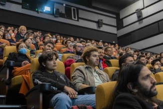 Público en la presentación de la película mudos testigos.