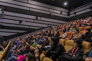 Público en el conversatorio de la película mudos testigos con parte del equipo.