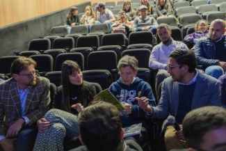 Alcaldesa junto a la secretaria de cultura, el director de Idartes y el gerente de artes audiovisuales en la visita al parque el Tunal, en la cinemateca el Tunal