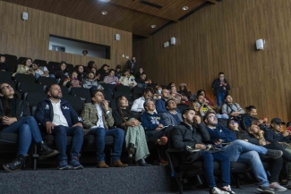 Alcaldesa junto a la secretaria de cultura, el director de Idartes y el gerente de artes audiovisuales en la visita al parque el Tunal, en la cinemateca el Tunal