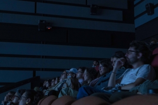 Público viendo las películas de la inauguración de la semana de cine Portugués 