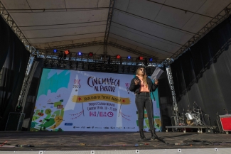 Presentadora en Cinemateca al parque Puente Aranda.