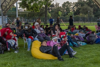 Público en Cinemateca al parque Puente Aranda.