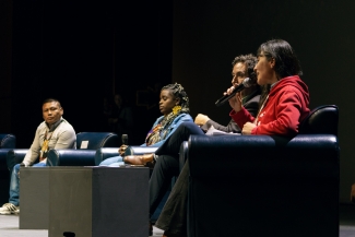 Así fue el reconocimiento de Es Cultura Local en el Teatro Jorge Eliécer Gaitán el pasado miércoles 15 de marzo. Conoce a los ganadores de la tercera versión, más de 500 participantes que recibieron un reconocimiento por promover el arte y la cultura en las 20 localidades de Bogotá. Fueron homenajeados en una jornada llena de danza y música, junto con las palabras de agradecimiento de parte de Catalina Valencia, Secretaria de Cultura, Recreación y Deporte y Felipe Jiménez, Secretario de Gobierno.