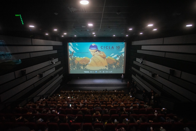 Fotografía sala de la Cinemateca con Proyección