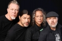 Cuatro integrantes de Metallica en fondo negro. 